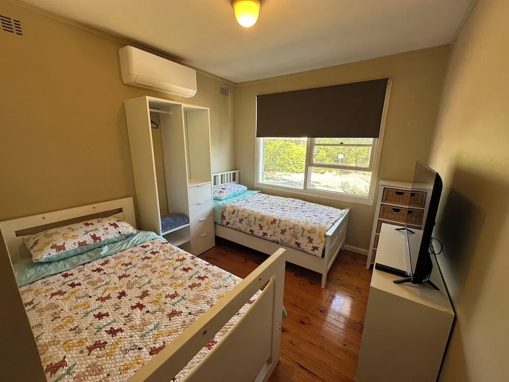 Charming 3 Bedroom Home in Garran, Perfect for Families and Groups
