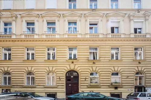 NyÁr Centre Entire Home