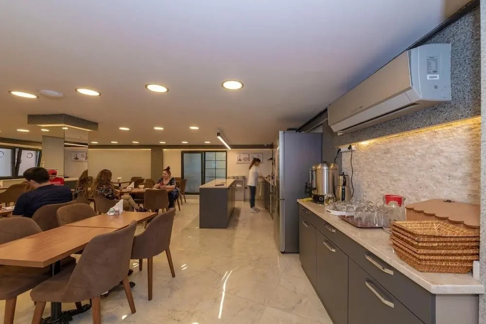 Grand Ahi Hotel