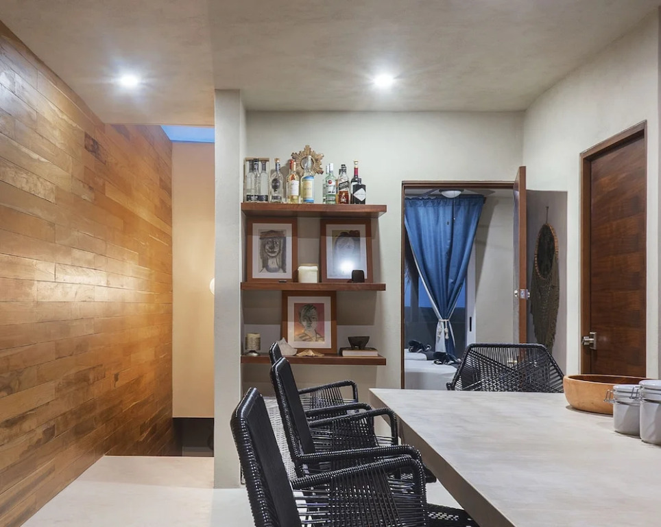 Enchanting 4 Bedroom PH With Beach Front