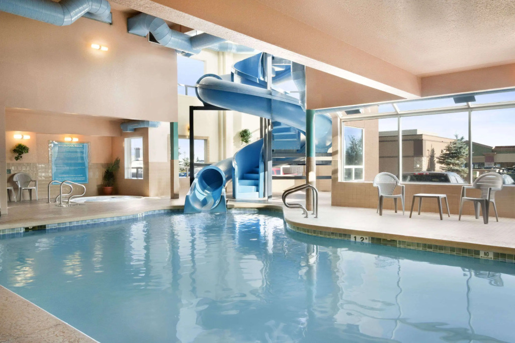 Prairie Crest Calgary Airport by IHG