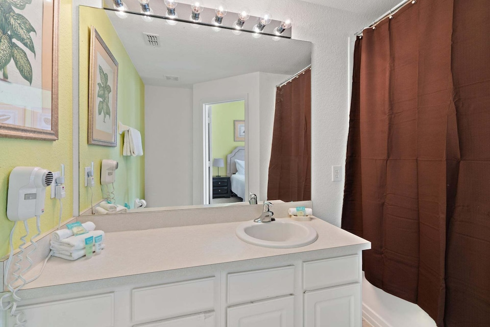 Windsor Hills 3 Bedroom Private Pool Townhome 0866
