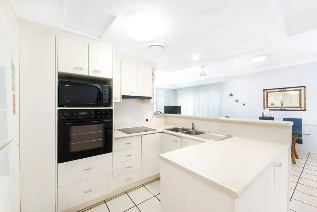 2 Bedroom Alex Unit - Ocean, Pool and Park Views