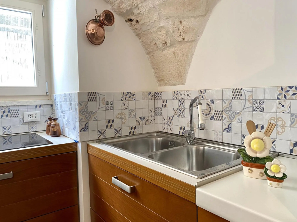 historic residence, surrounded by greenery, suitable for couples, relaxation guaranteed-Dimora Dalia