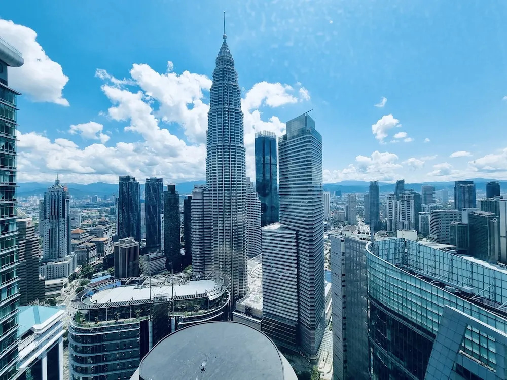 Sky Suites KLCC by iRent365