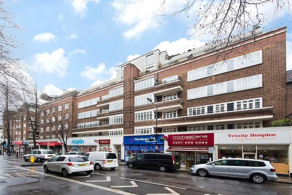 Luxurious 2 BR Apartment near Hyde Park