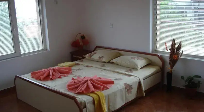 Moni Family House