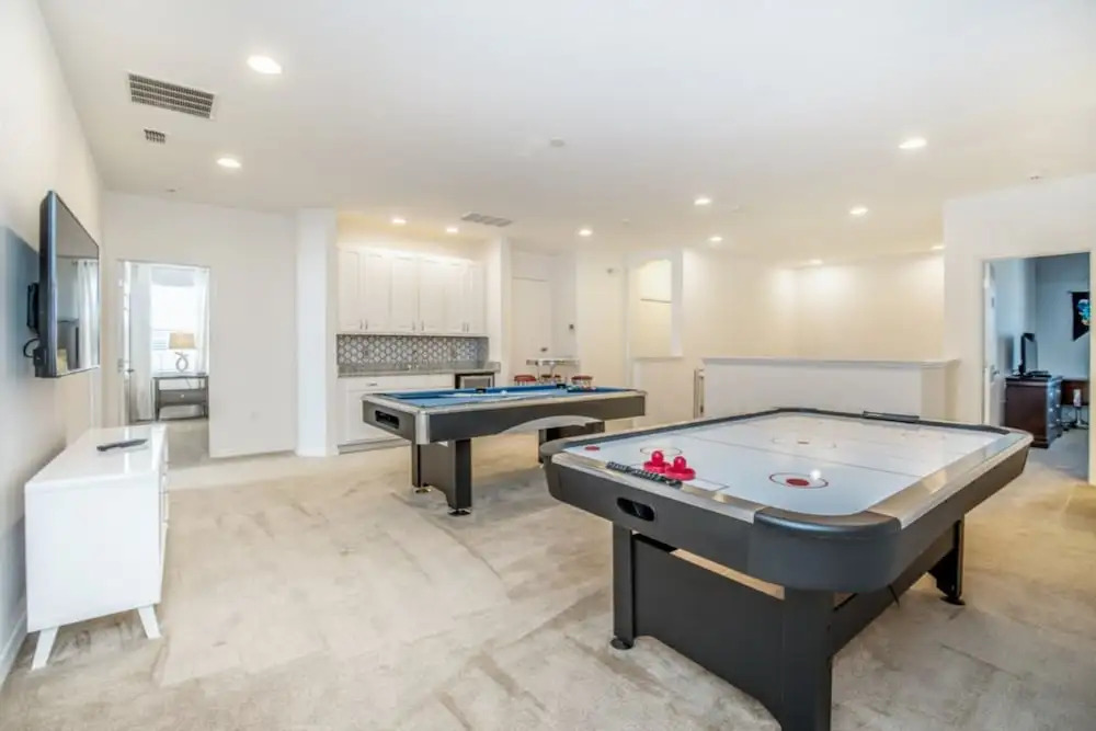 11 Bedroom 9.5 Bathroom 4792sq Foot Villa 7000os