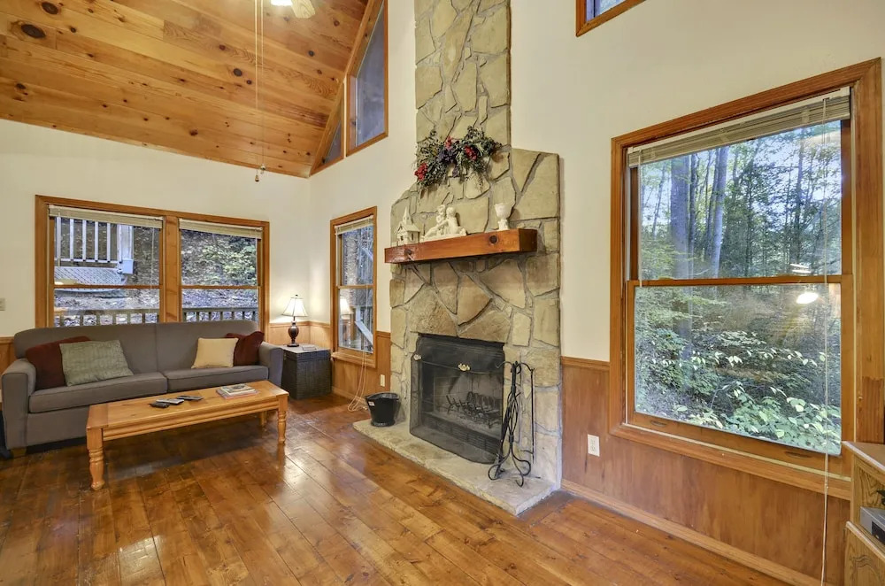 The Honeymooner 1 Bedroom Cabin