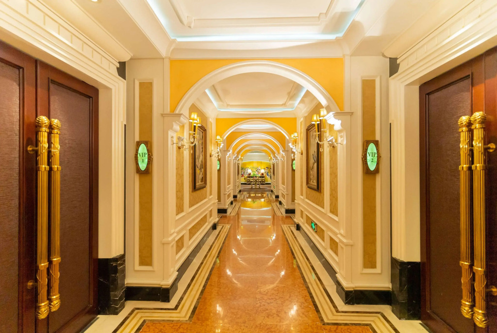 Ramada Plaza Optics Valley Hotel