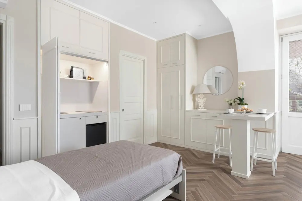De Vivo Realty - Cyrus&Janus flats