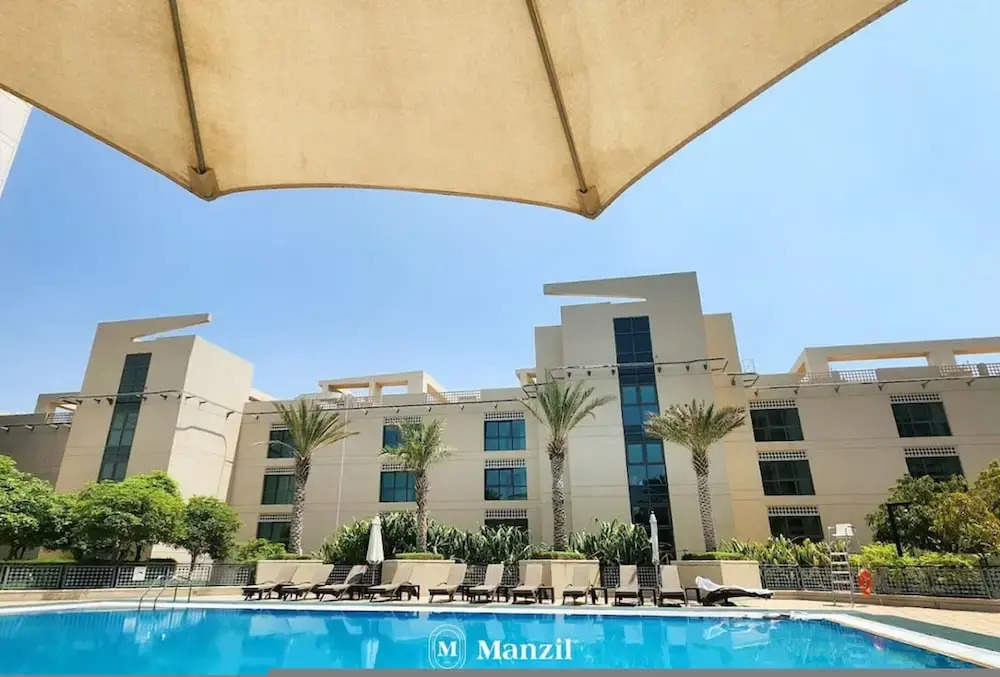 Canal View Studio Near Marina Palm Jumeirah
