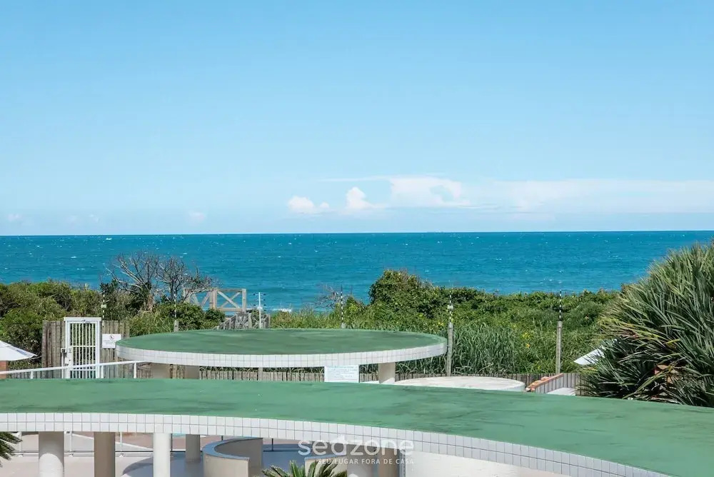 Beachfront Condominium w/ Pool in Morro das Pedras - Pros