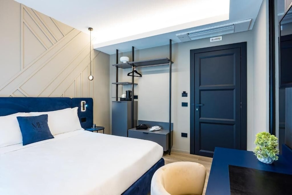 MH SUITES Plebiscito