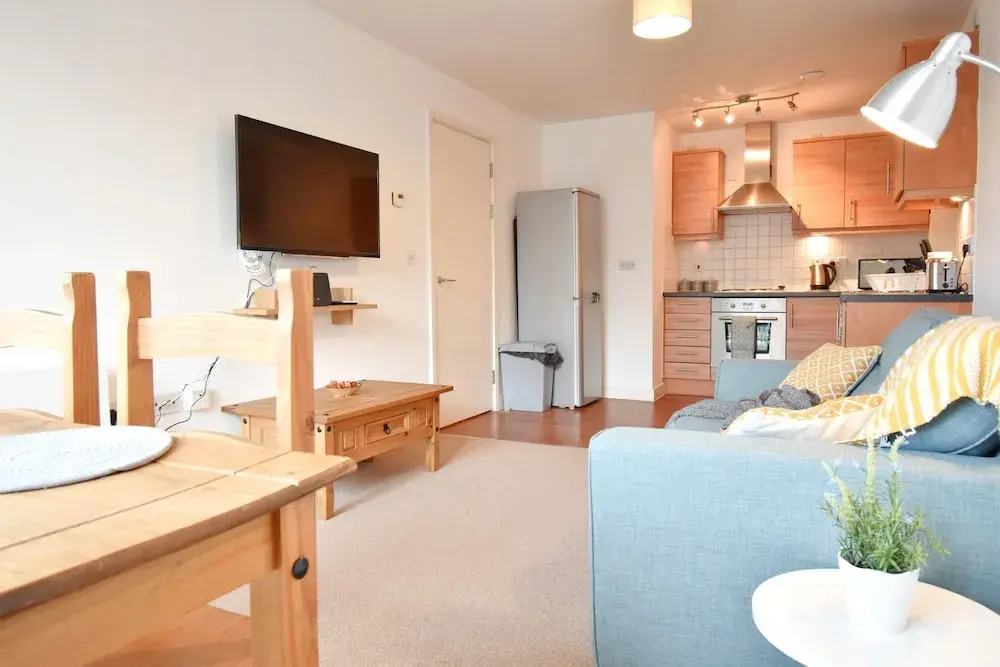 MK Hub Apartment with Oak Furniture