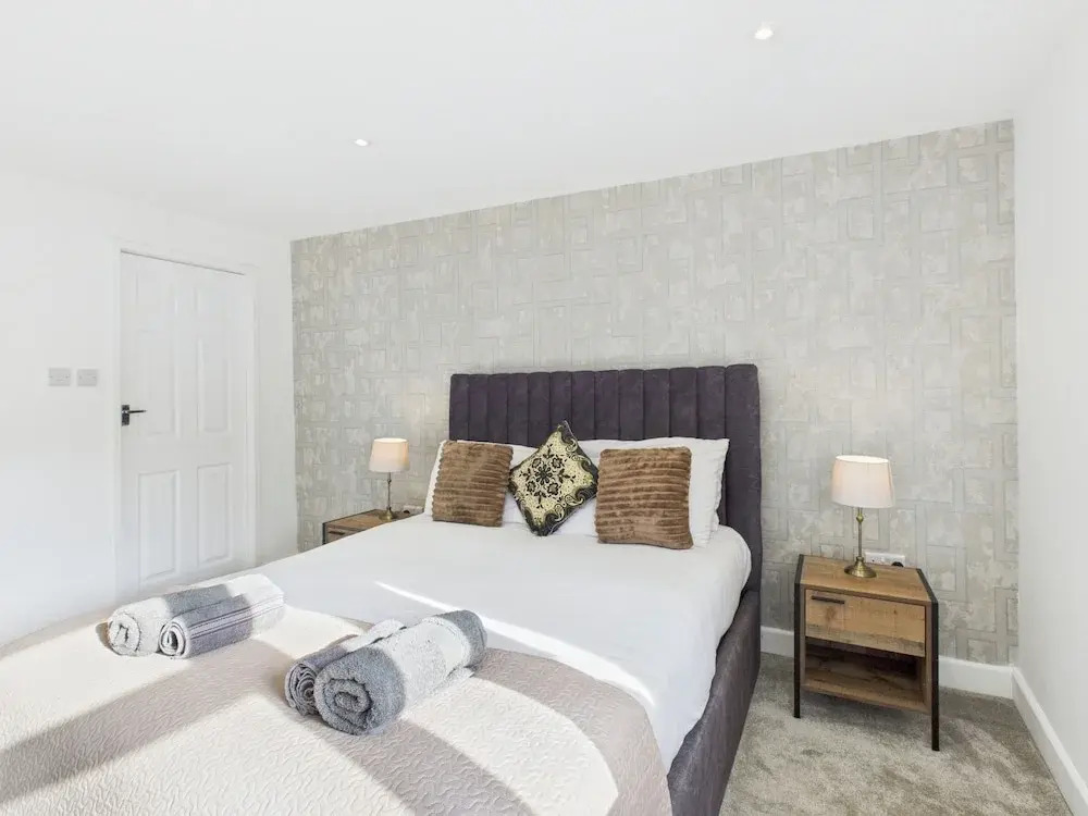 Central Guest Room - En-suite, Parking