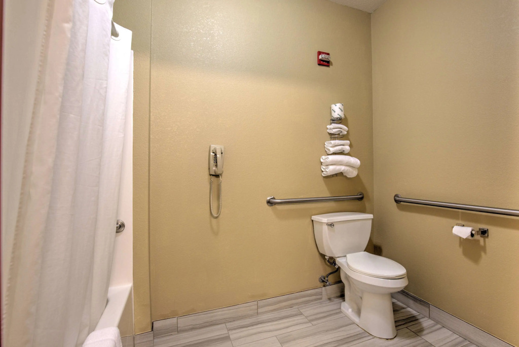 Super 8 by Wyndham Waterloo