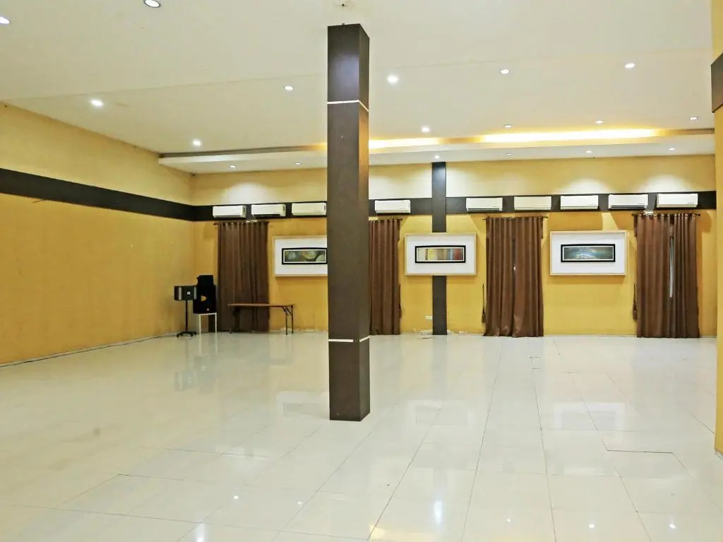 Super OYO Townhouse OAK Hotel Fiducia Serpong