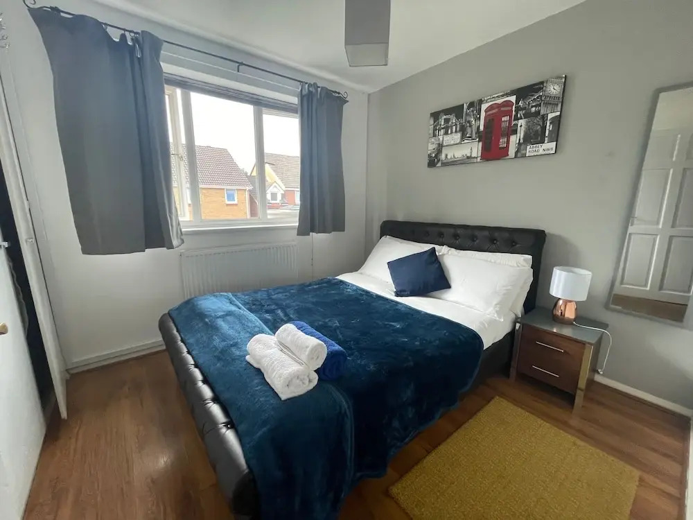 Apartment - Sleeps 4 & On-site Parking