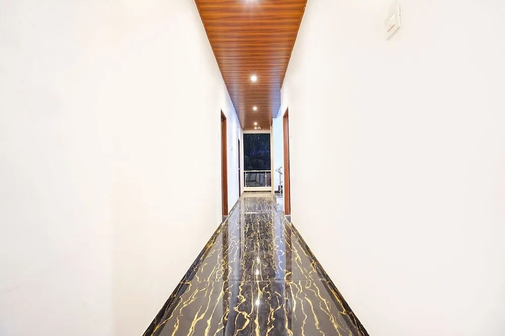 Fabhotel Paramount
