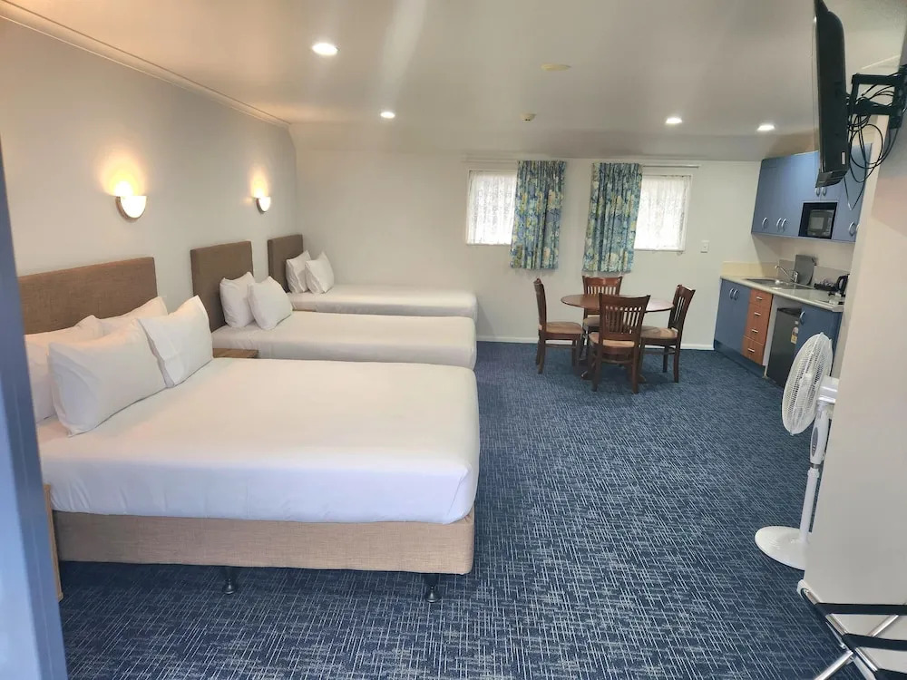 Botany Palms Motel