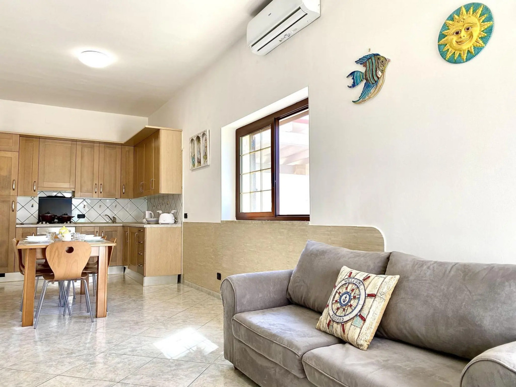 4 people, near the sea, detached villa, private parking, suitable for families-La Villetta di Noemi