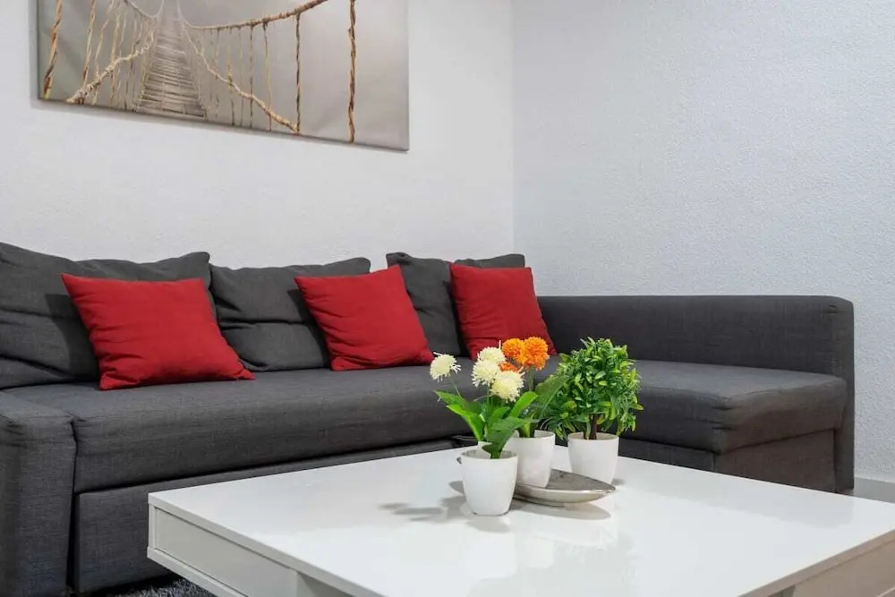 Design 2 Bedroom Flat Next to Pubilla Cases Metro