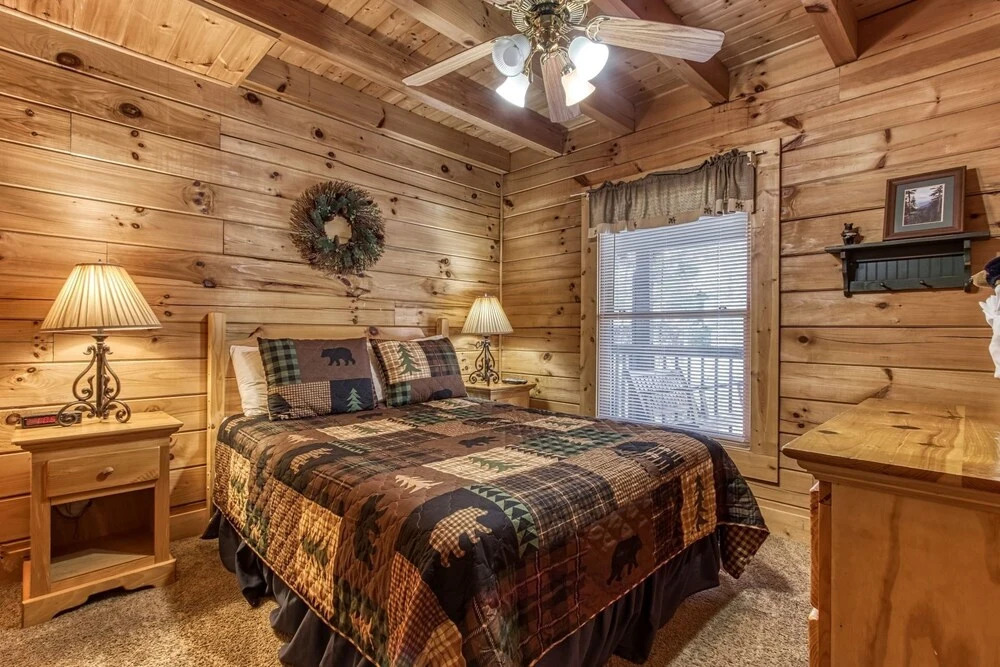 ER6 - On Eagles Wings - Great location, Close to all the action! cabin