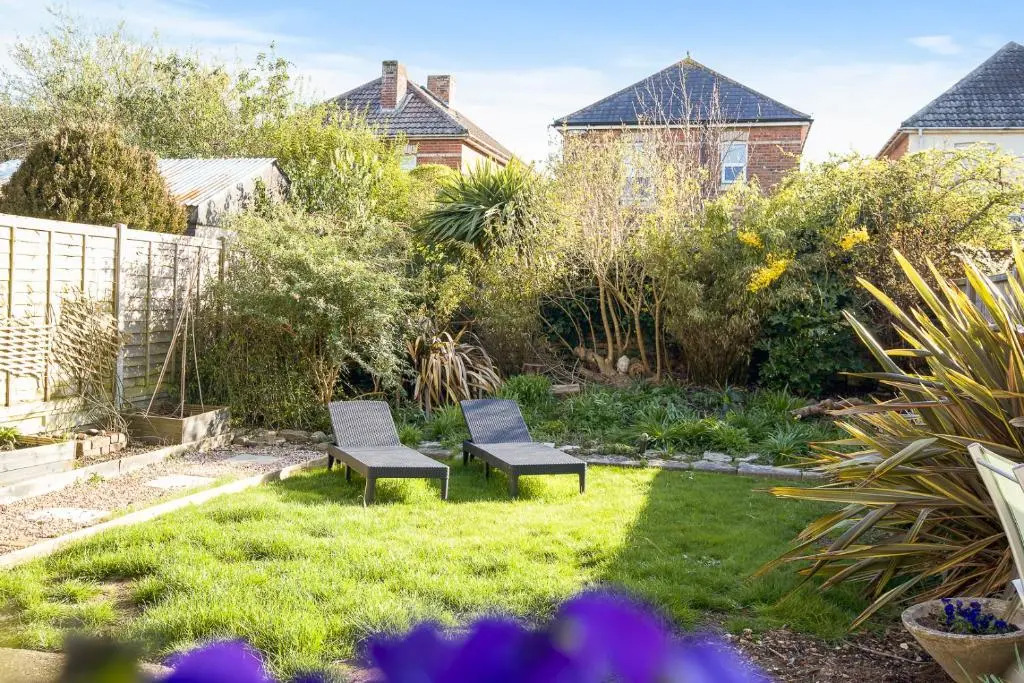 Family Friendly 3BR House w garden BBQ