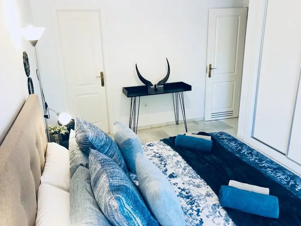 Leisure Joy Nueva Andalucia by Rafleys - Beautiful Newly Refurbished 2BR Garden Suite in Lorcrimar