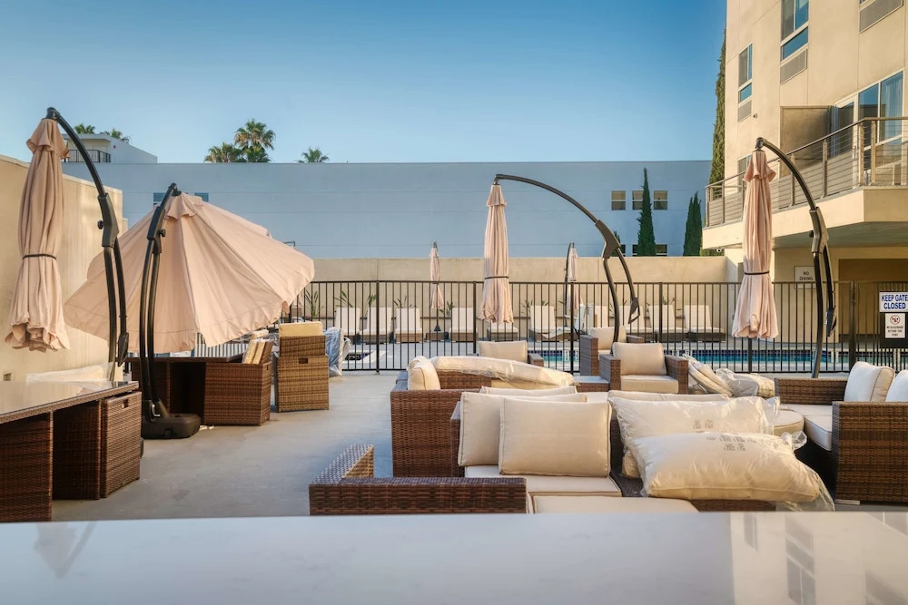 Best Western Premier NOHO Inn