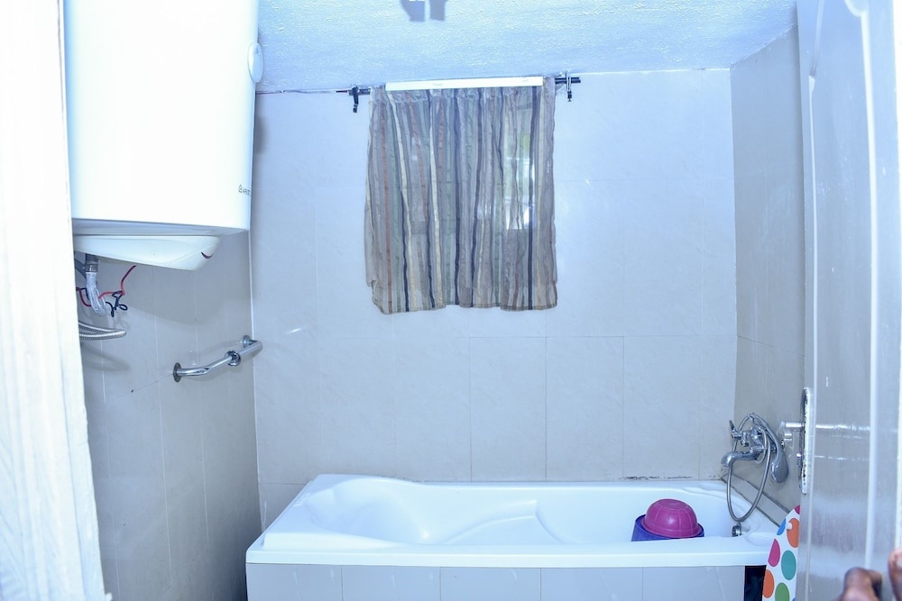 Ashosh Hotel
