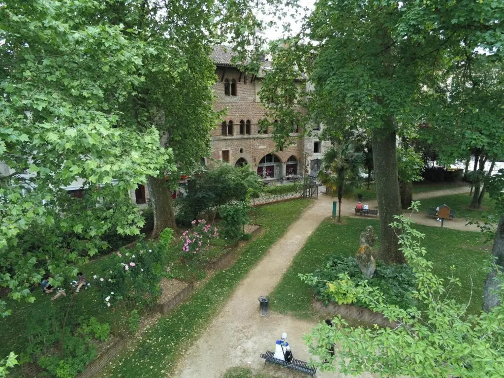 COEUR HISTORIQUE Appartement T3 dans bâtisse XVème