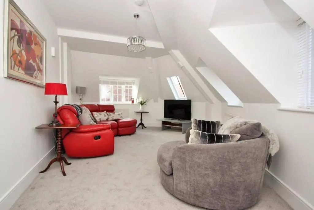 CC - Central Location Top Floor 2 Bed Deluxe Modern Apartment
