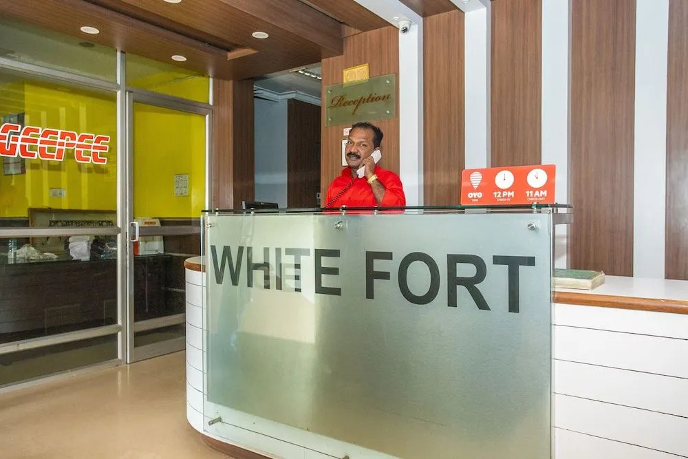 Hotel O White Fort Near Lalbagh Botanical Garden