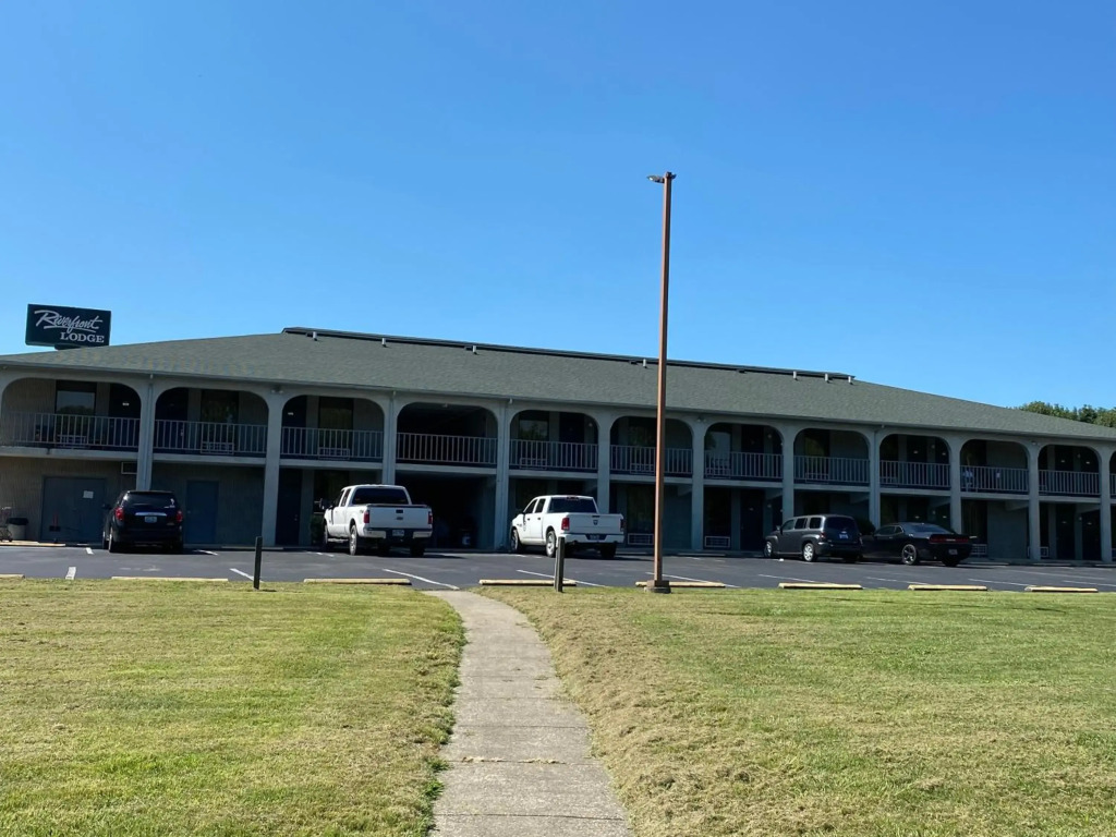 Riverfront Lodge