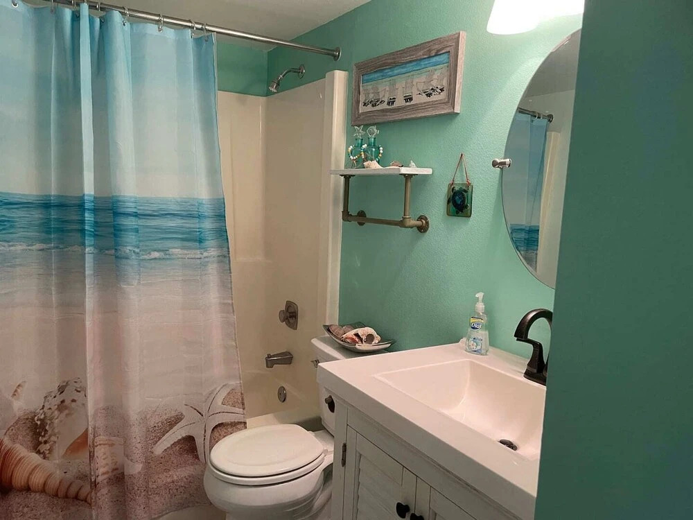 Estero Island Yacht Raquet Club Condo - Beautiful Canal Views