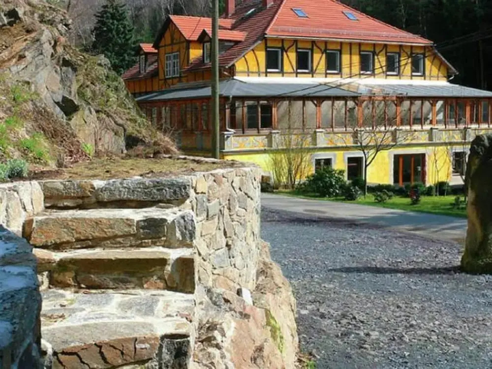 Villa Rotschoenberg im Tal der Freiberger Mulde