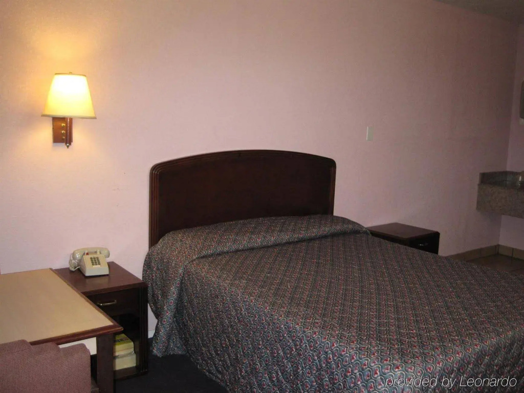 Pinn Road Inn and Suites Lackland AFB and Seaworld
