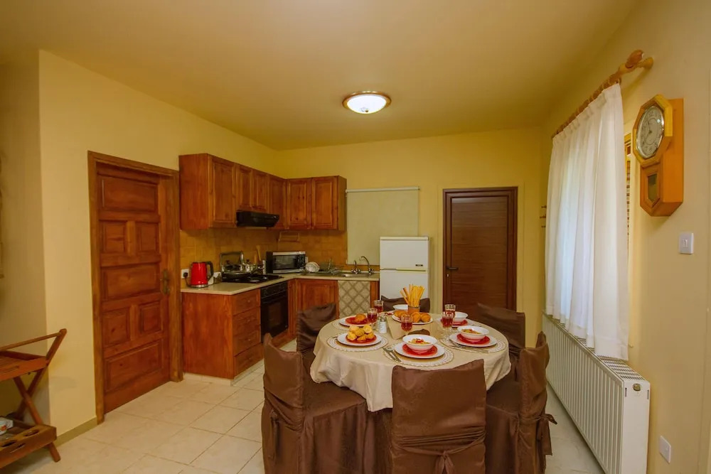 Persephone Cottage - Enhance Your Senses