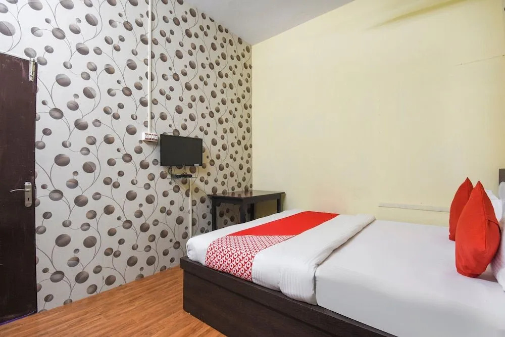 OYO 49183 Meera Guest House