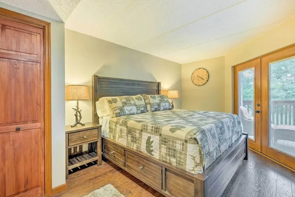 Chalet Village Upper Alpine Condo w/ Pool Access