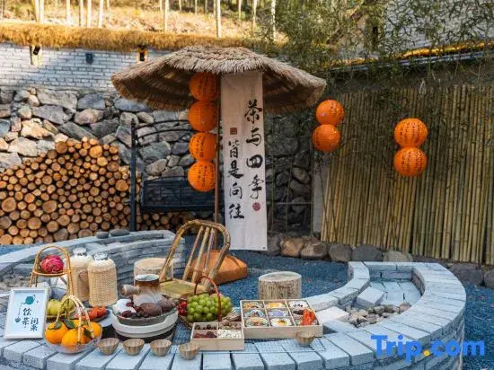 Yuye Xipan Holiday Parent-child Mountain Ye Suxi Meishu (Anji Shenxi Canyon Drifting Store)