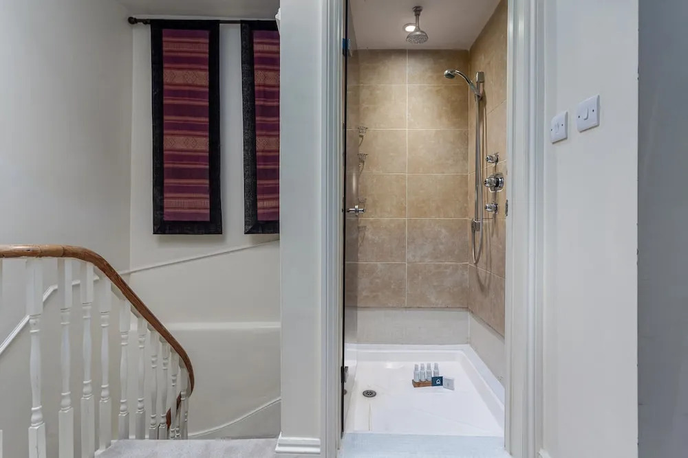 Light And Comfortable Hammersmith Home Ssq