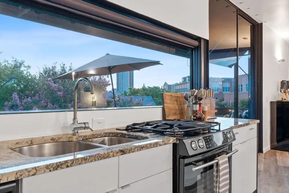 2BR Designer Condo East Downtown Austin