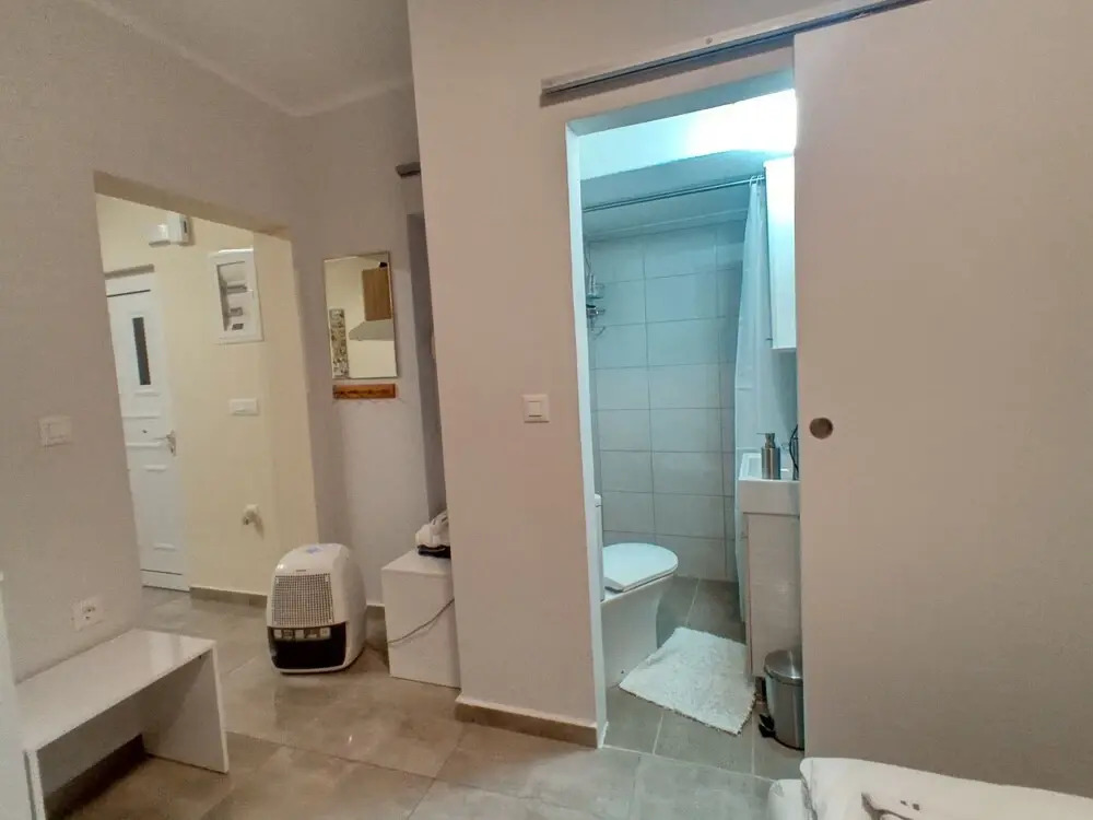 Astrihome - 2 Beautiful Small Apartments on top of Each Other Ideal for 5 Guests