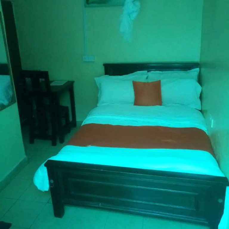 Longonot Inn