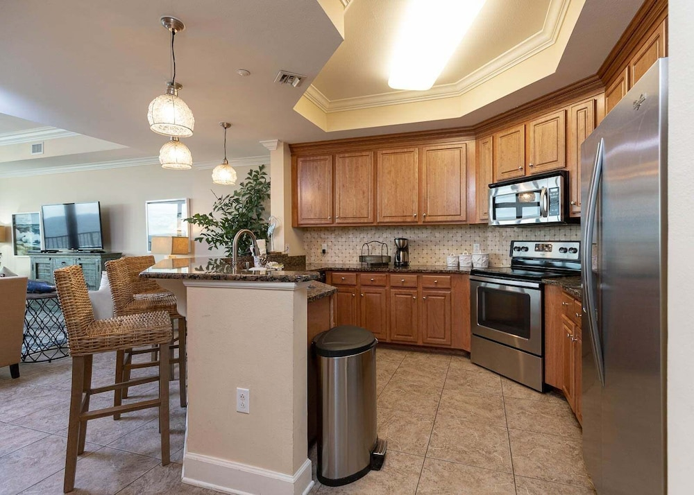 The Oasis 606 Formerly Phoenix West Ii 606 3 Bedroom Condo