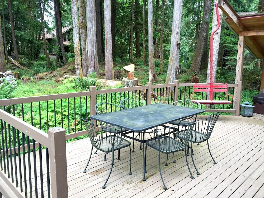 Mt Baker Rim Cabin 99 - Charming Cabin With a hot Tub, Wi-fi, Pet Friendly