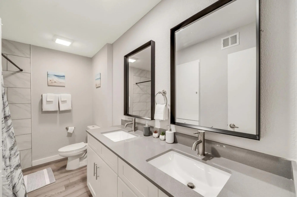 Cozy 2BR Near UT Hyde Park Evonify